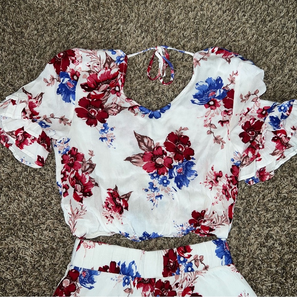 Floral Two Piece - Picture 6 of 8